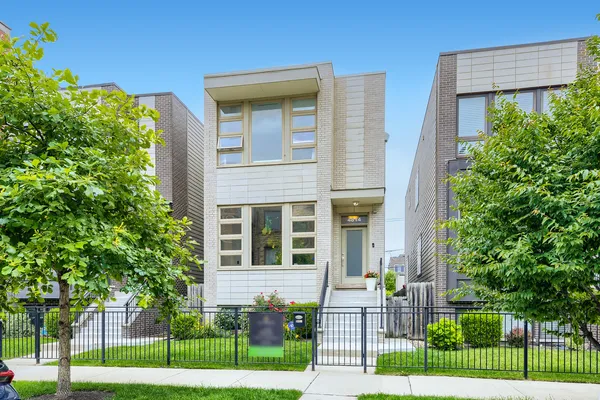 $799,000 | 4814 South Champlain Avenue, Chicago, IL 60615