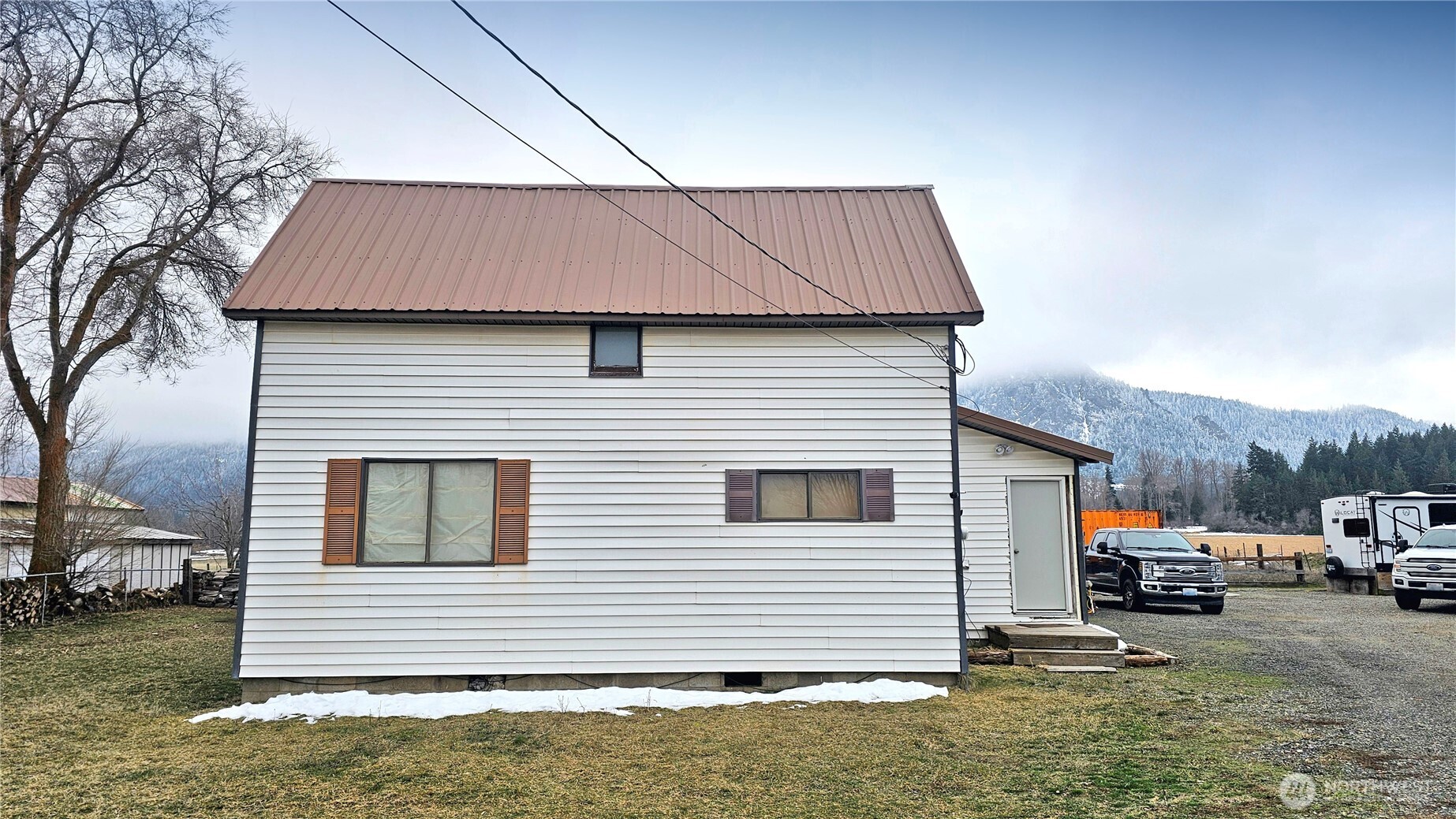 1030 Pease Road Cle Elum, WA 98922 - Photo 17 of 29 a view of a house with a patio