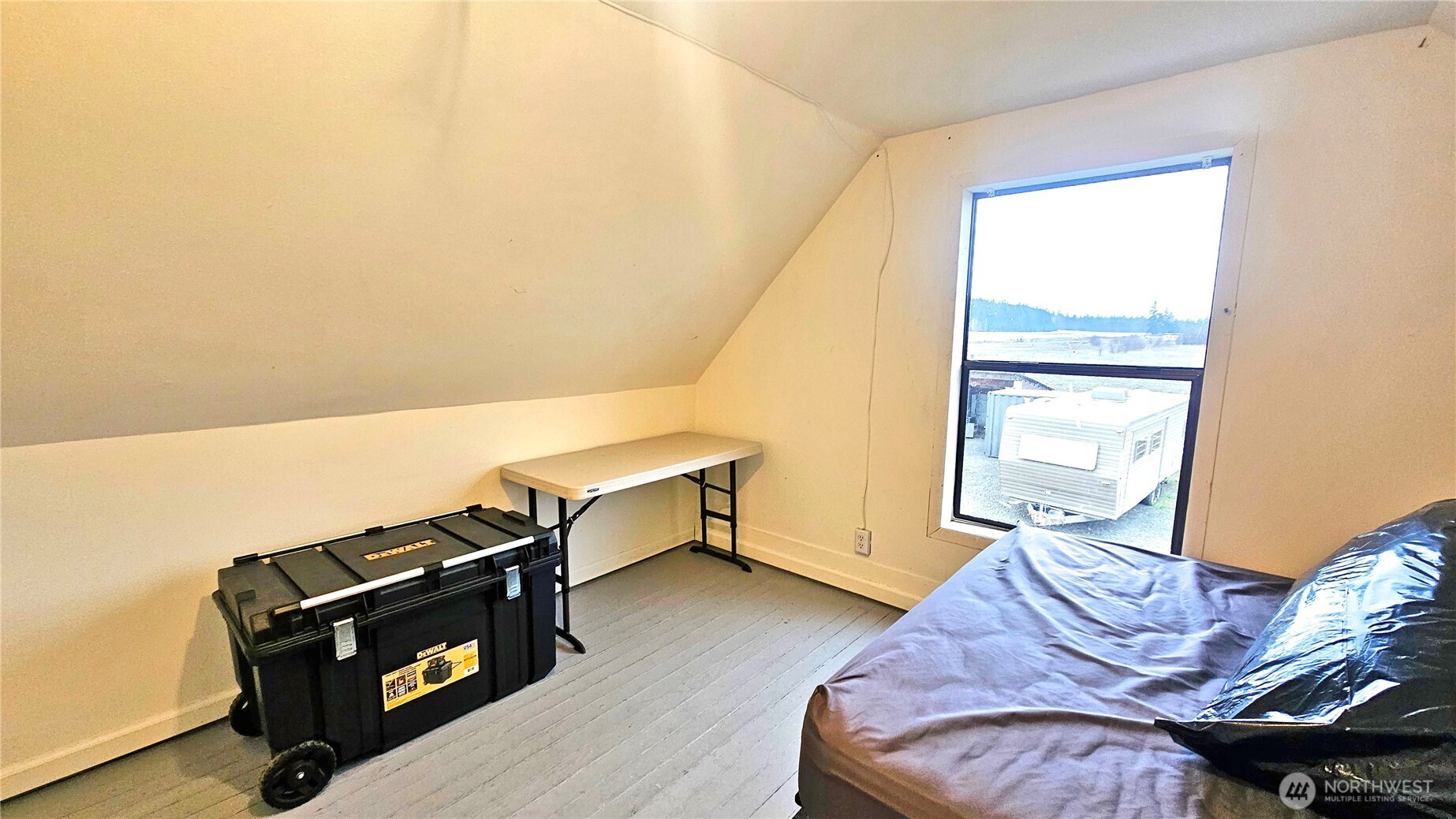 1030 Pease Road Cle Elum, WA 98922 - Photo 23 of 29 a bedroom with a bed and a window