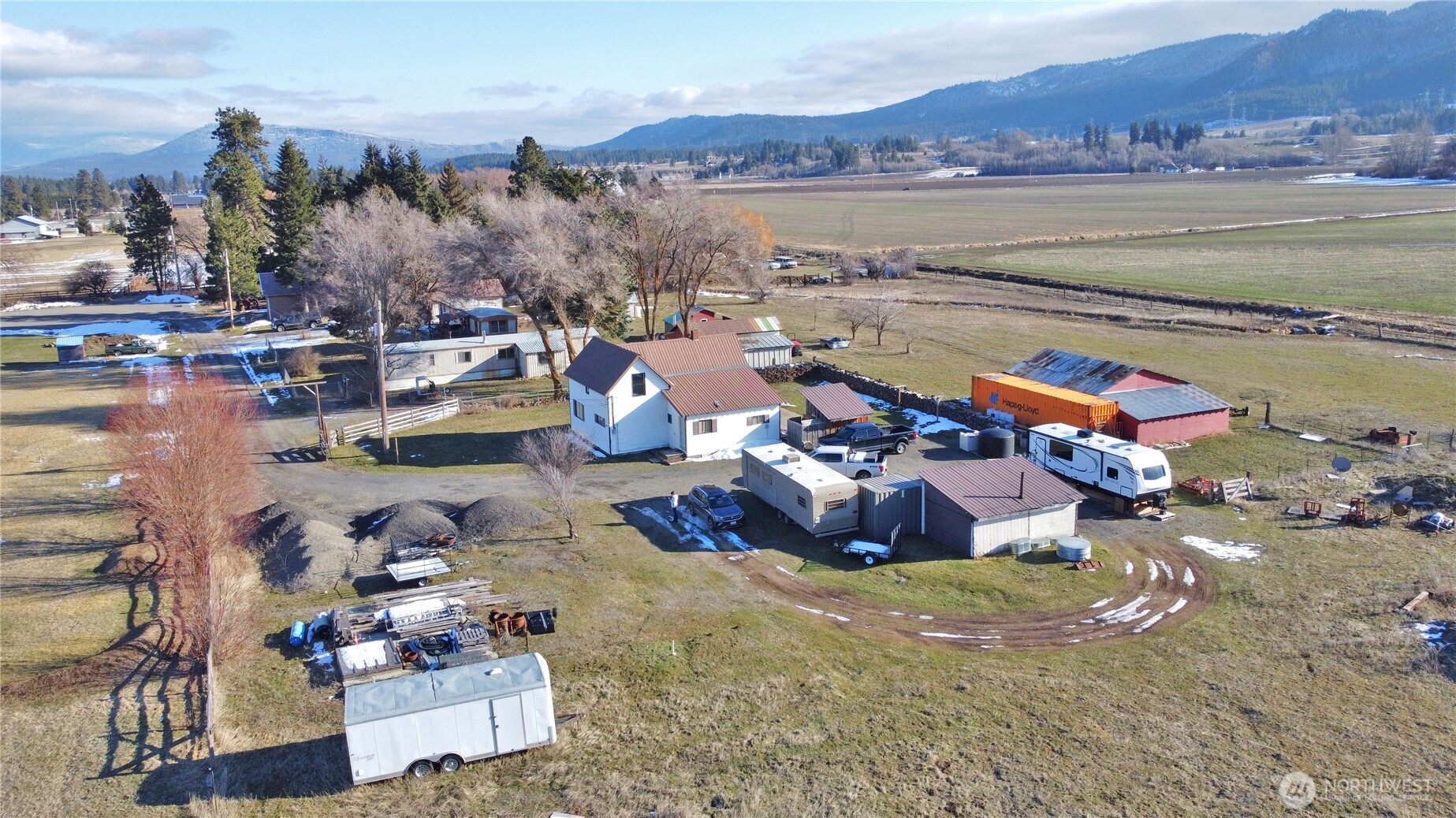 1030 Pease Road Cle Elum, WA 98922 - Photo 28 of 29 a view of a lake with a mountain