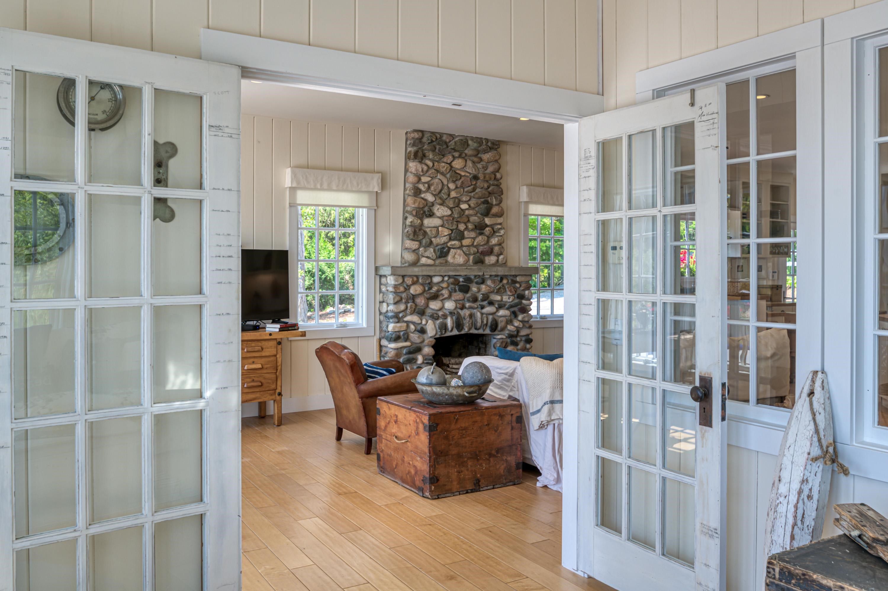 6298 East Shore Road Traverse City, MI 49686 - Photo 32 of 68 1911641-31.JPG