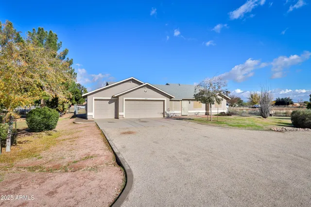 a view of a house with entertaining space
