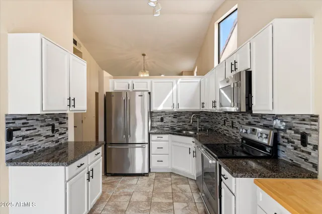 $2,300 | 15406 North 50th Place, Scottsdale, AZ 85254