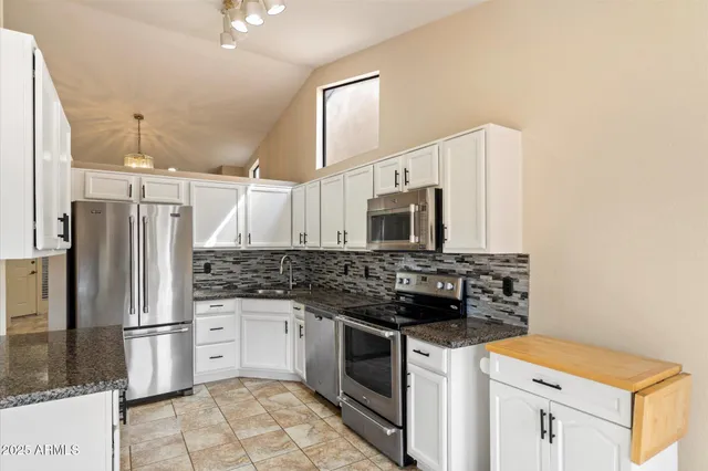 $2,300 | 15406 North 50th Place, Scottsdale, AZ 85254