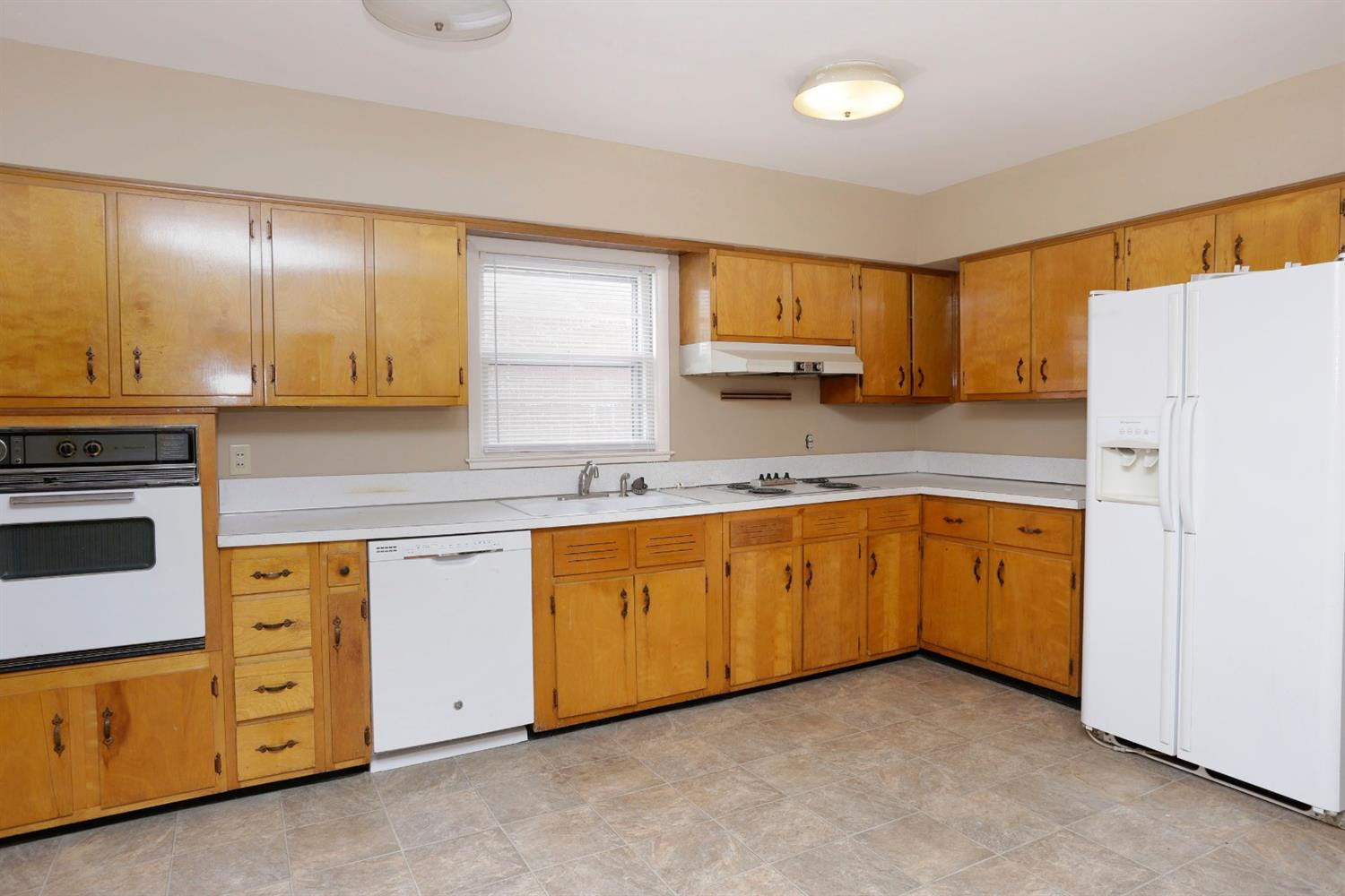 2304 Harrodsburg Road Lexington, KY 40503 - Photo 7 of 28 Photo 7