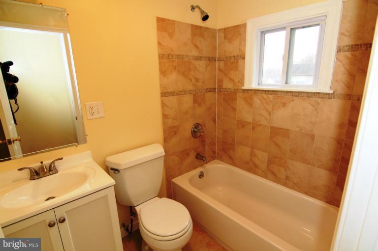 6113 Hunt Club Road Elkridge, MD 21075 - Photo 4 of 11 Bath