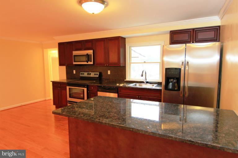 6113 Hunt Club Road Elkridge, MD 21075 - Photo 5 of 11 Kitchen