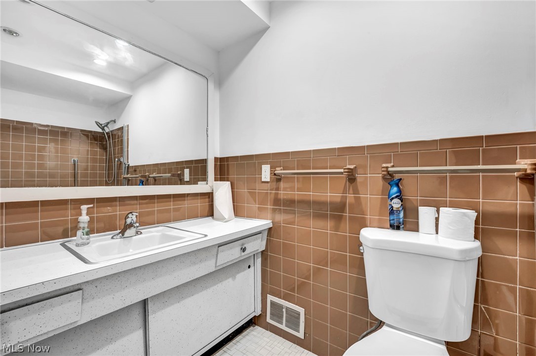 4915 Fairlawn Road Cleveland, OH 44124 - Photo 36 of 50