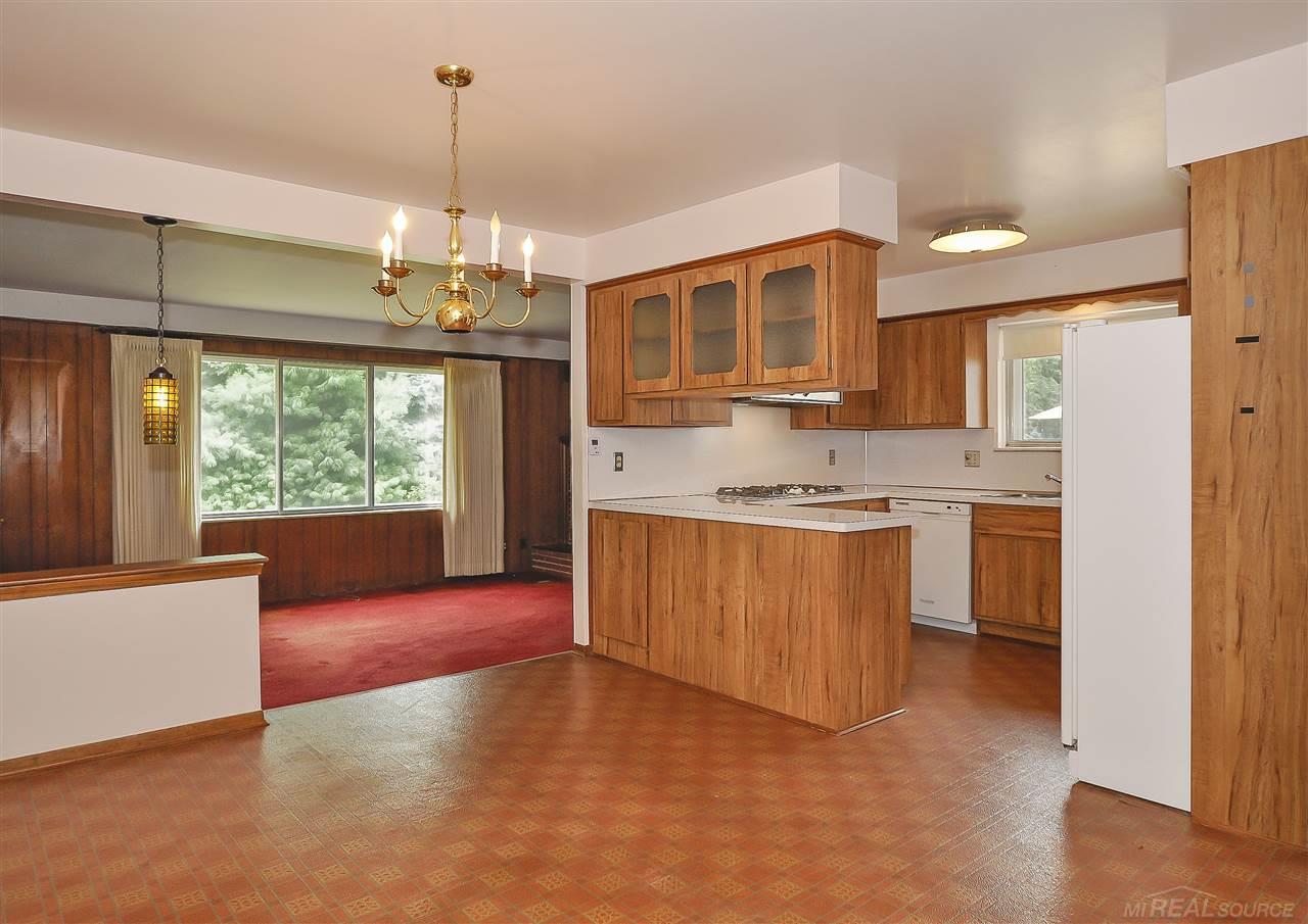 820 Hampton Road Grosse Pointe Woods, MI 48236 - Photo 7 of 29