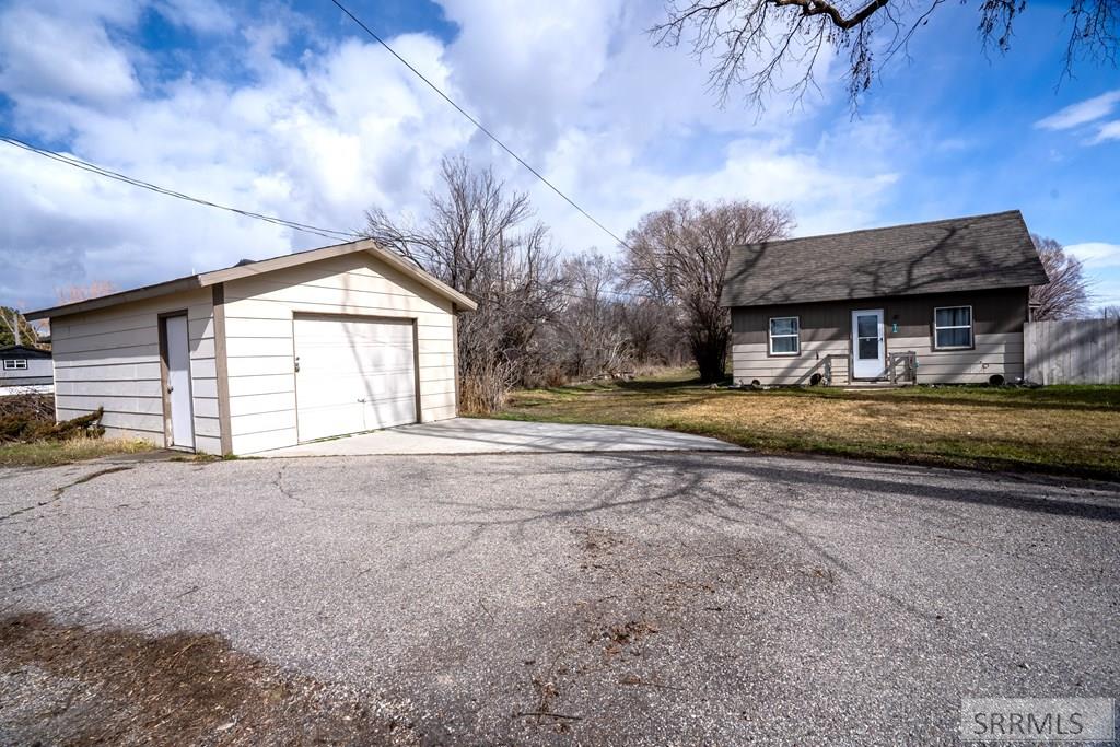 41 Riverside Road South Blackfoot, ID 83221 - Photo 2 of 31