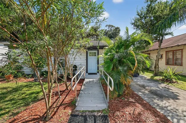 $200,000 | 410 Bassedena Circle South, Lakeland, FL 33805
