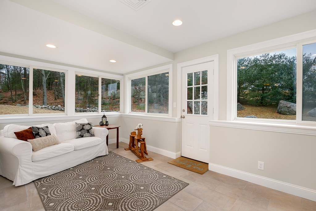 86 Canterbury Road Lynnfield, MA 01940 - Photo 10 of 23 Gallery Image 10