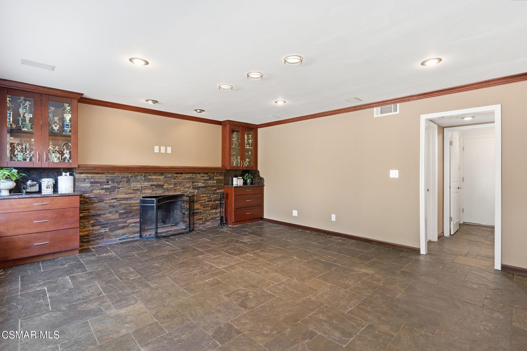 18525 Entrada Court Porter Ranch, CA 91326 - Photo 17 of 72 017_18525_entrada_court_00017_988