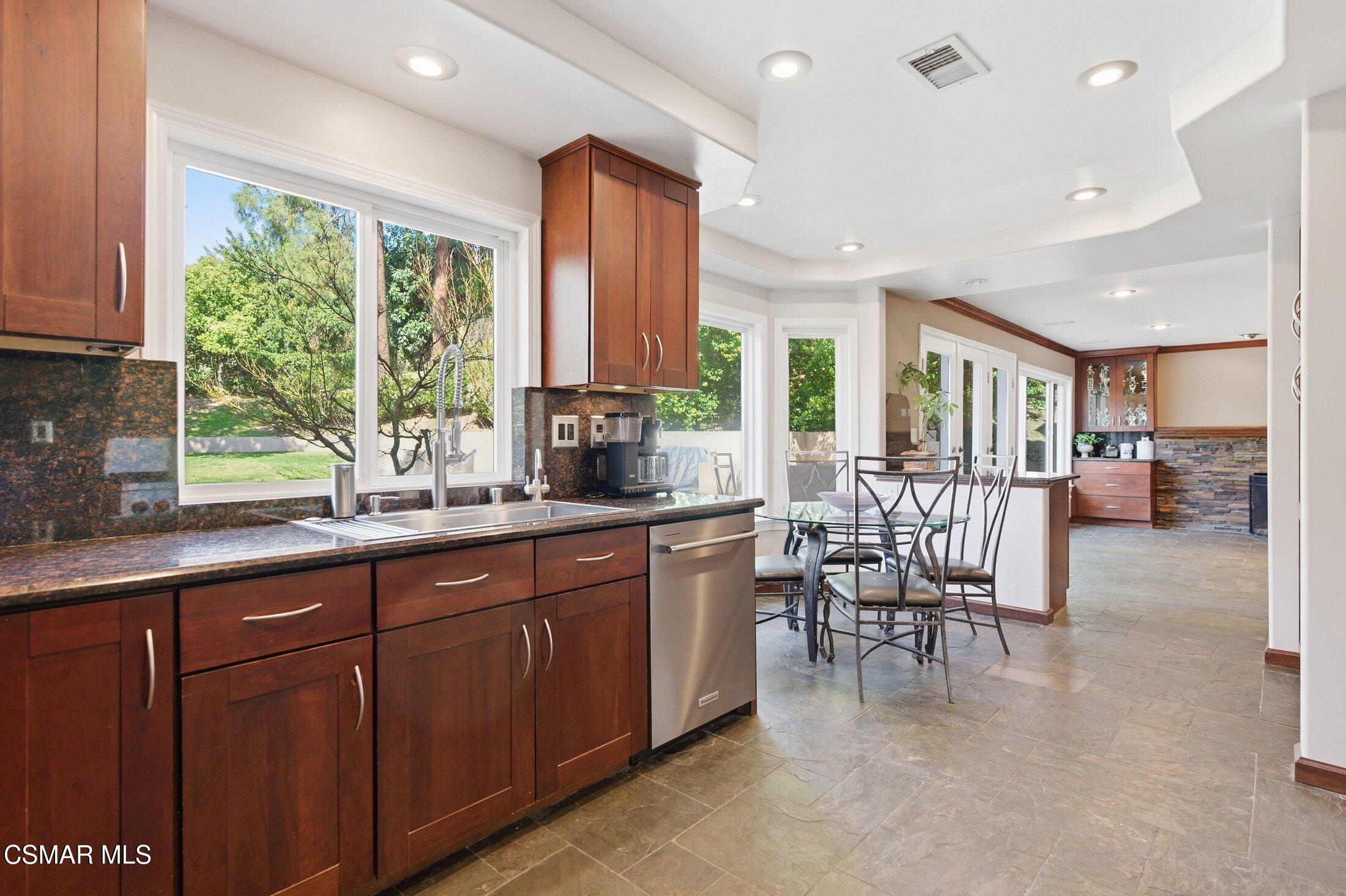 18525 Entrada Court Porter Ranch, CA 91326 - Photo 20 of 72 020_18525_entrada_court_00020_585