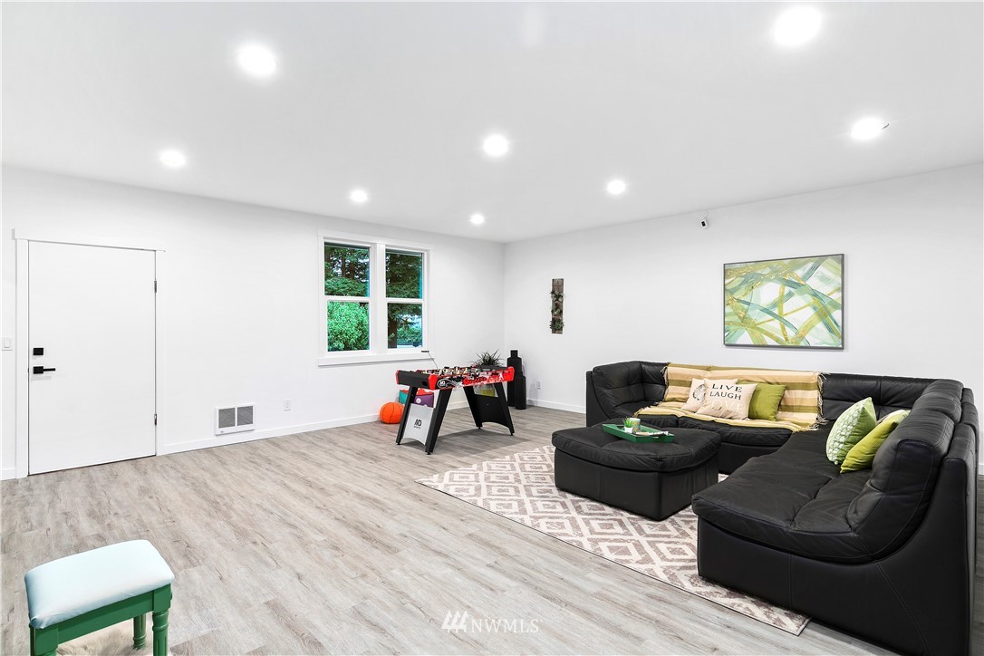 14434 Renton Issaquah Road Southeast Renton, WA 98059 - Photo 14 of 32