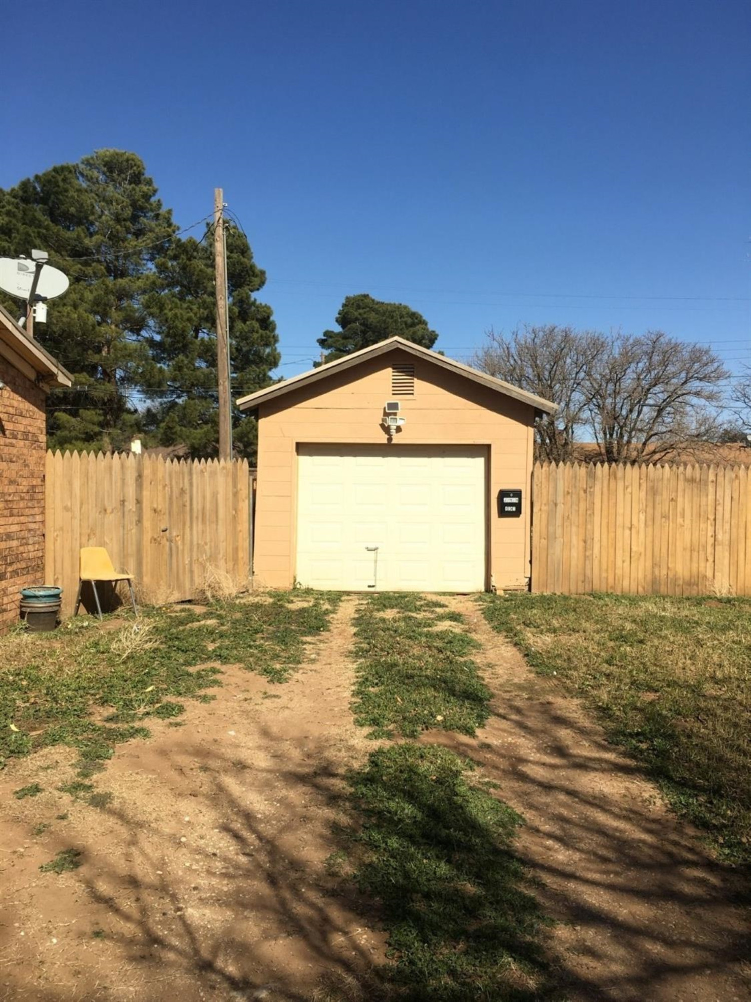 Detached garage