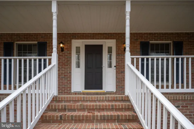 $899,999 | 8200 Howard Trail, Fredericksburg, VA 22407