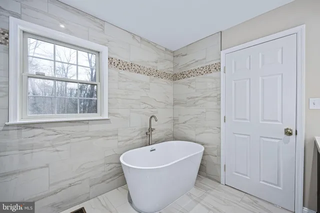 $899,999 | 8200 Howard Trail, Fredericksburg, VA 22407