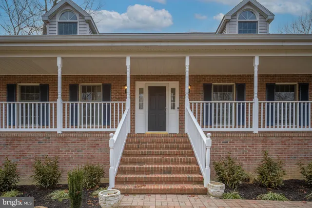 $899,999 | 8200 Howard Trail, Fredericksburg, VA 22407