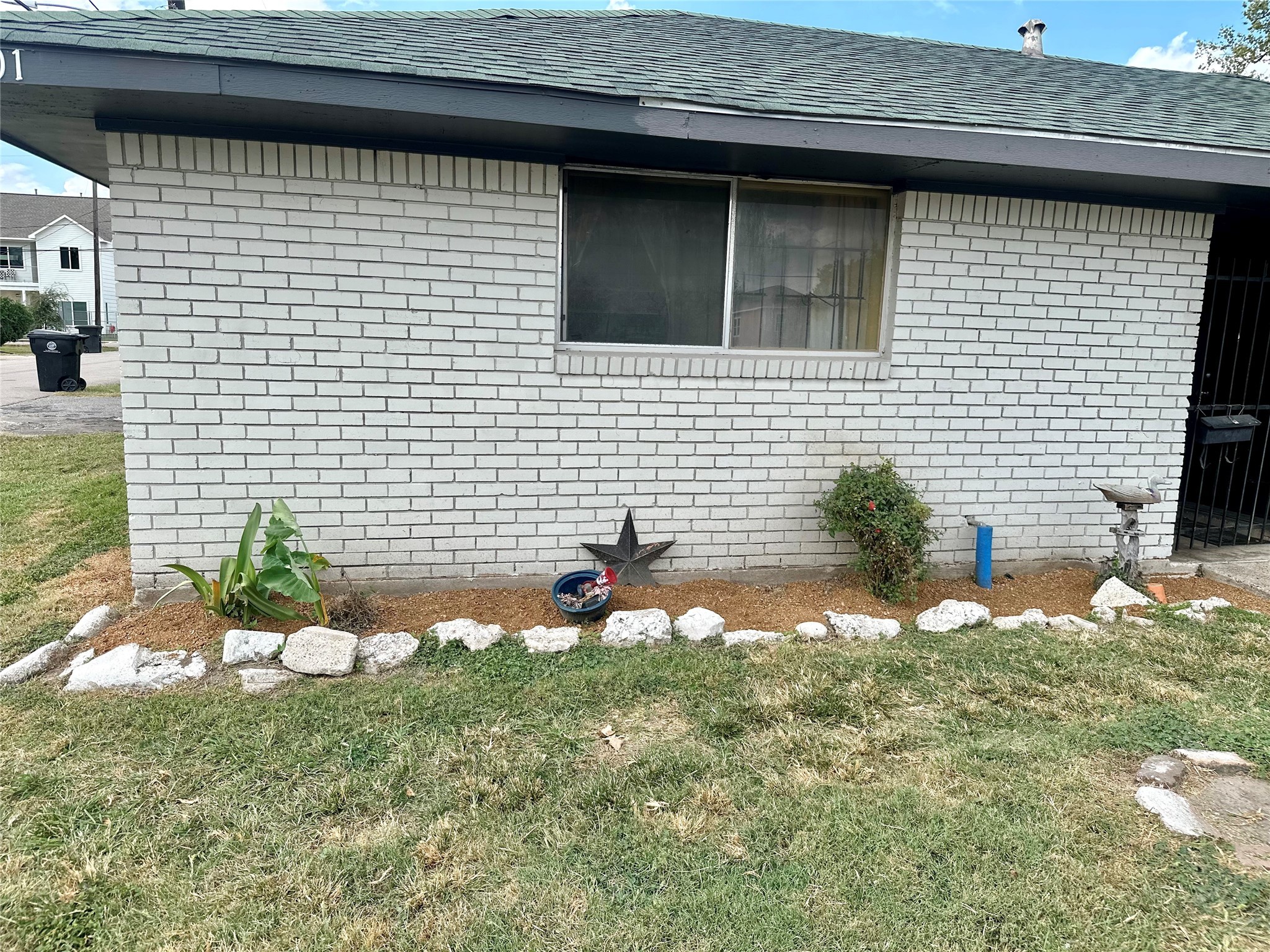 5405 Suez Street, Unit 2 Houston, TX 77020 - Photo 13 of 17 a view of a backyard