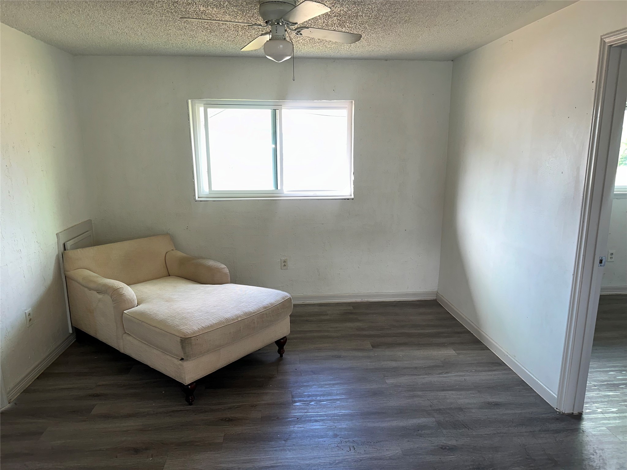 5405 Suez Street, Unit 2 Houston, TX 77020 - Photo 7 of 17 a room with a bed and a window