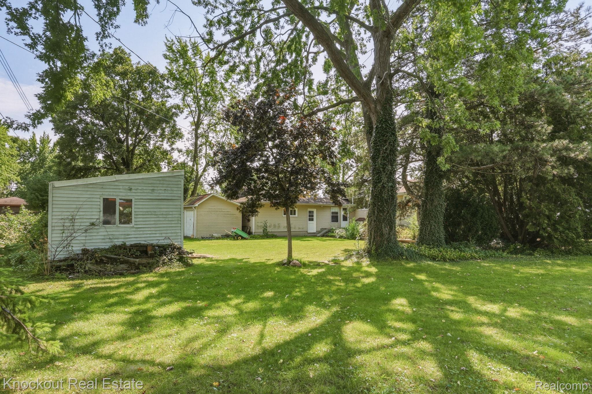 1755 South Reese Road Reese, MI 48757 - Photo 50 of 69 Expansive lawn area with mature trees, providing natural shade