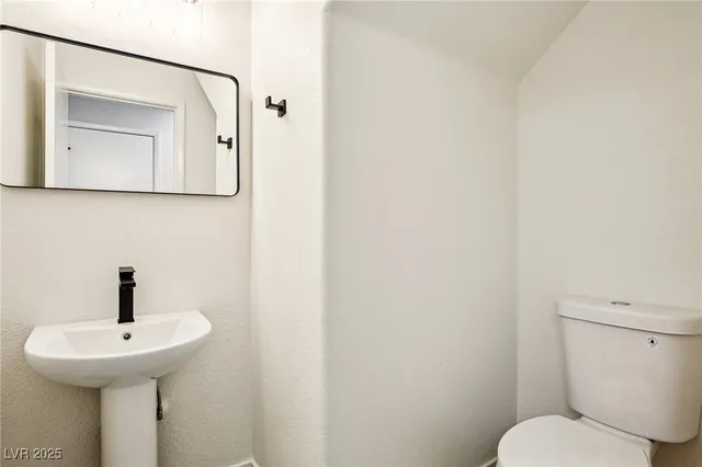 $1,900 | 6027 Riflecrest Avenue, Las Vegas, NV 89156