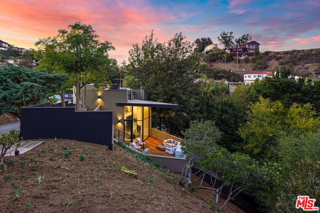 7187 Macapa Drive Los Angeles, CA 90068 - Photo 36 of 39 a view of a chairs and table in the backyard
