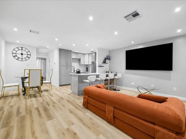 $1,000 | 7402 Alabonson Road, Unit 202, Houston, TX 77088