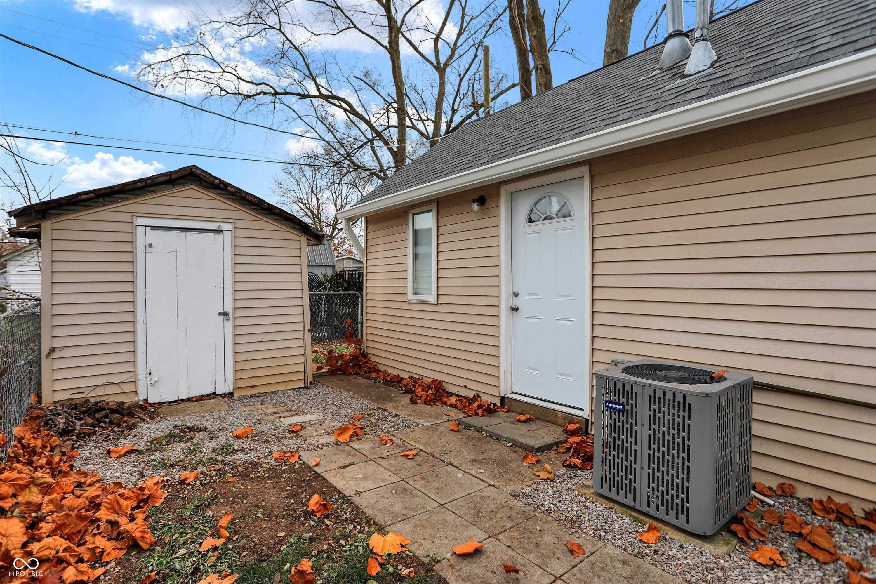 355 McClure Road Columbus, IN 47201 - Photo 2 of 30