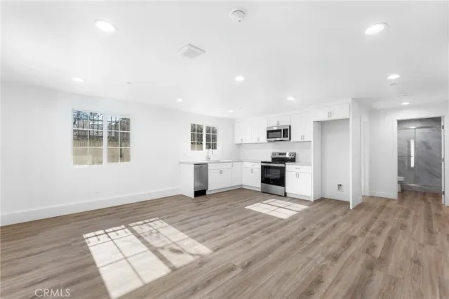 $2,295 | 498 East E 52nd, Long Beach, CA 90805