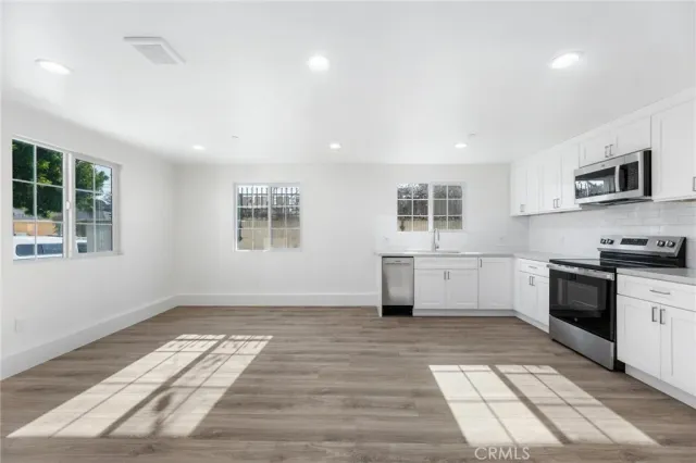 $2,195 | 498 East E 52nd, Long Beach, CA 90805