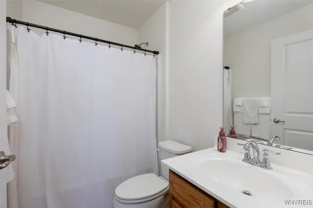 $399,900 | 694 Pleasant View Drive, Lancaster, NY 14086