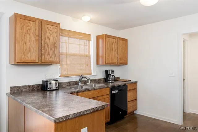 $399,900 | 694 Pleasant View Drive, Lancaster, NY 14086