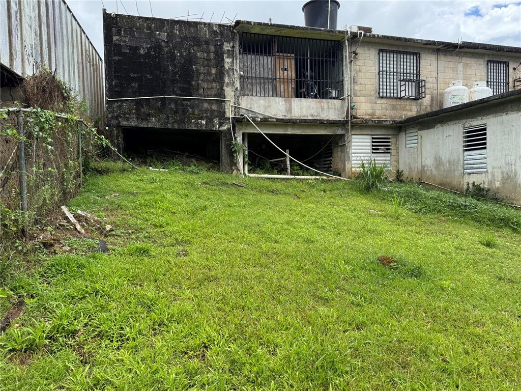 140 Km 38.9 Utuado, Utuado 00641 - Photo 12 of 55 a front view of a house with a yard