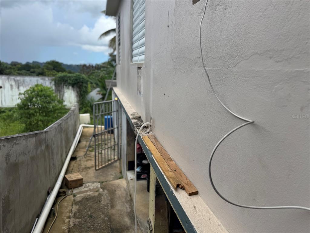 140 Km 38.9 Utuado, Utuado 00641 - Photo 15 of 55 a balcony with street view