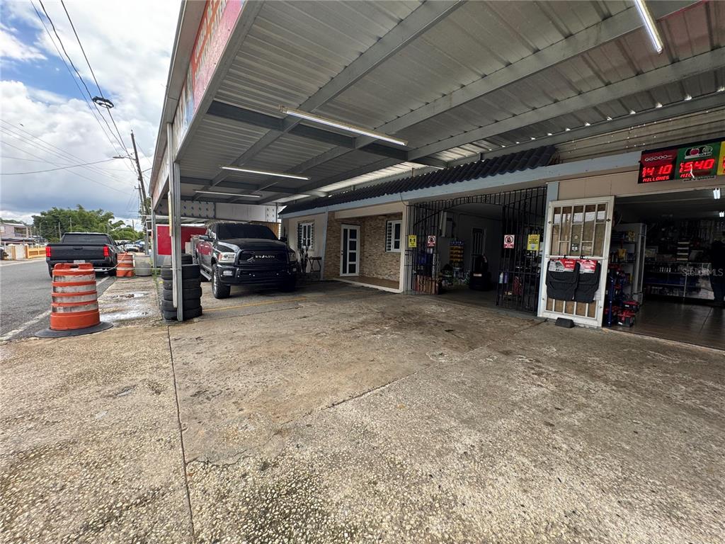 140 Km 38.9 Utuado, Utuado 00641 - Photo 3 of 55