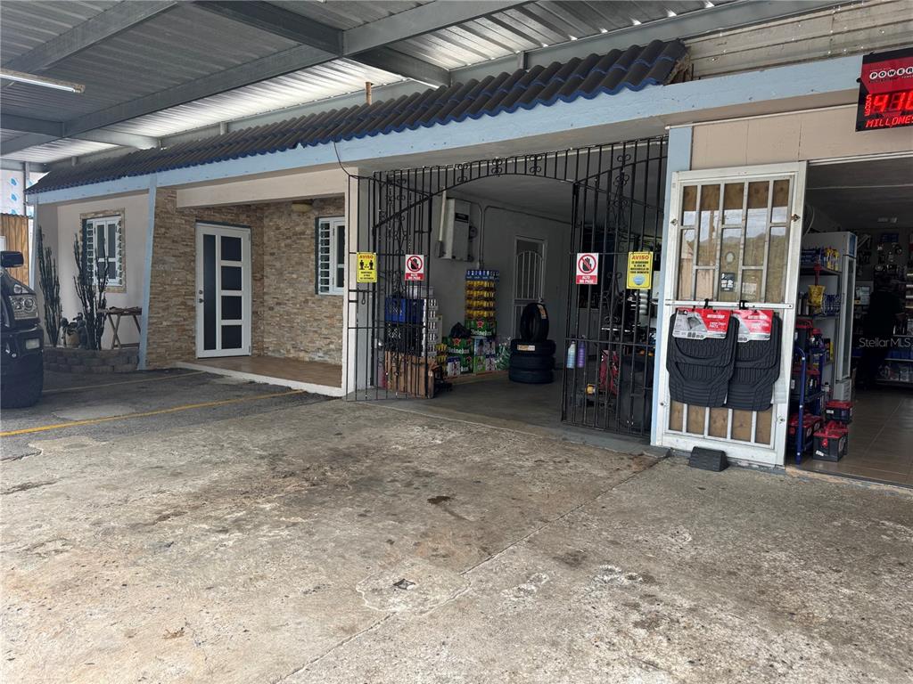140 Km 38.9 Utuado, Utuado 00641 - Photo 7 of 55 a view of a room with gym equipment