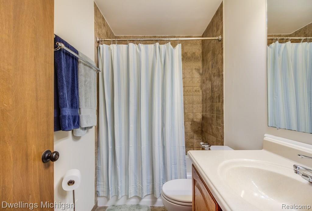 42668 Barchester Road Canton, MI 48187 - Photo 19 of 35 Bath