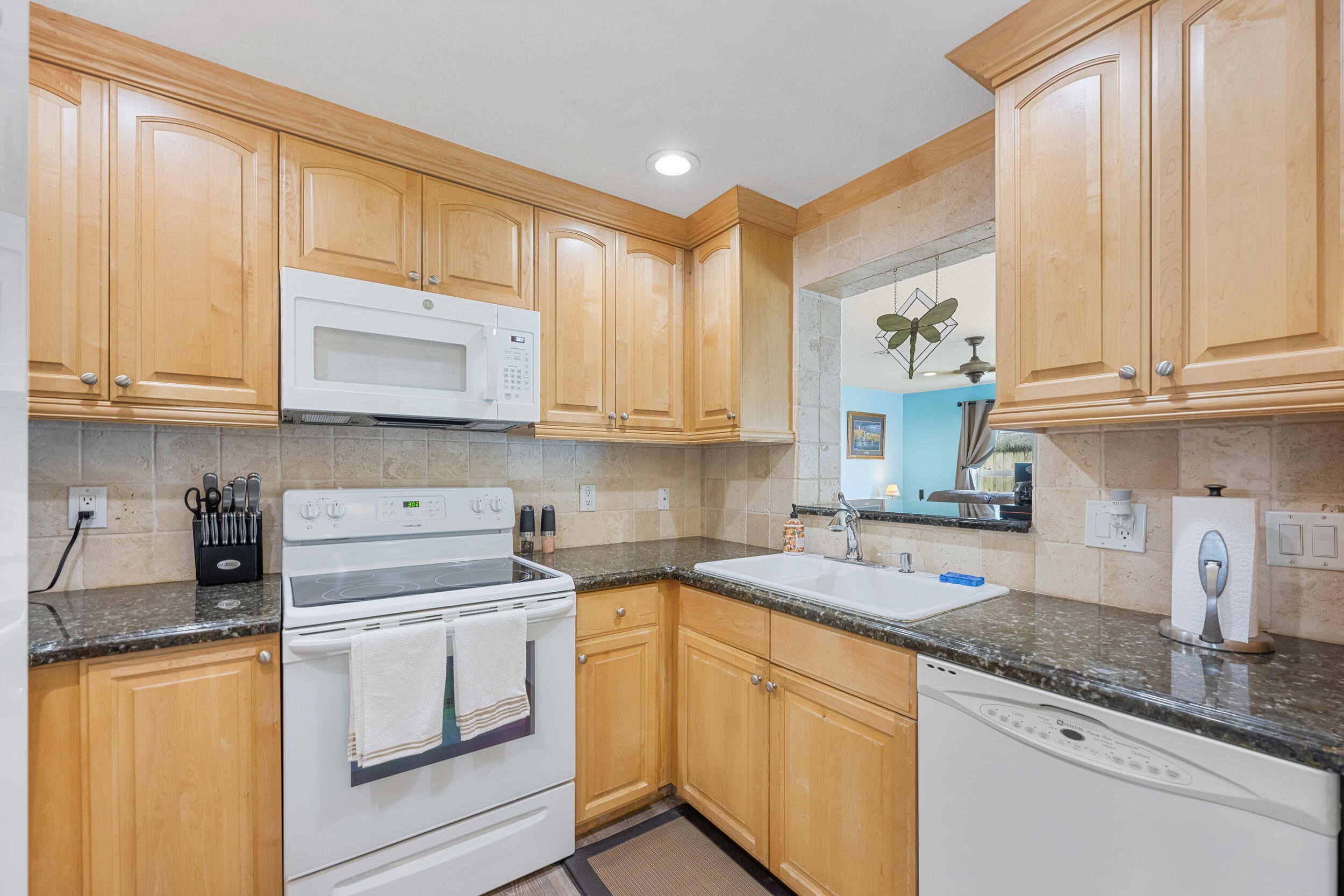 128 Banyan Circle Jupiter, FL 33458 - Photo 7 of 38 _JJL7462