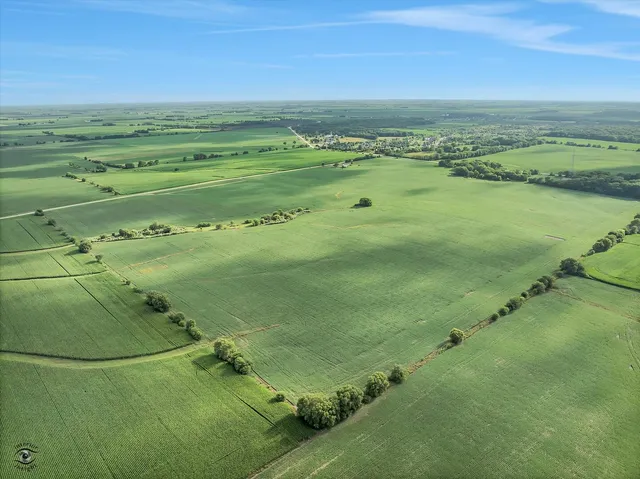 an aerial view of a houses with outdoor space and a lake view