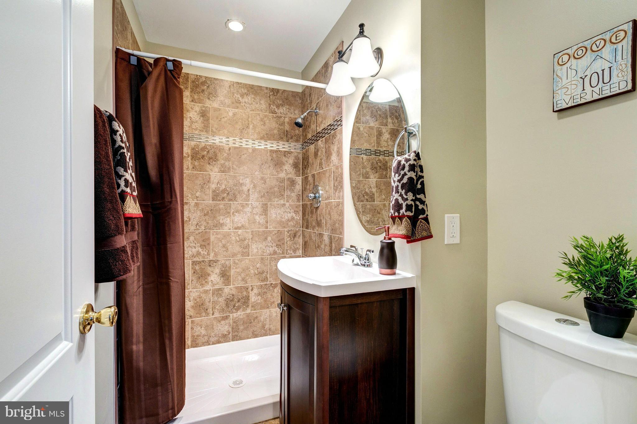 8539 Lucerne Road Randallstown, MD 21133 - Photo 14 of 30 Bath (Master)