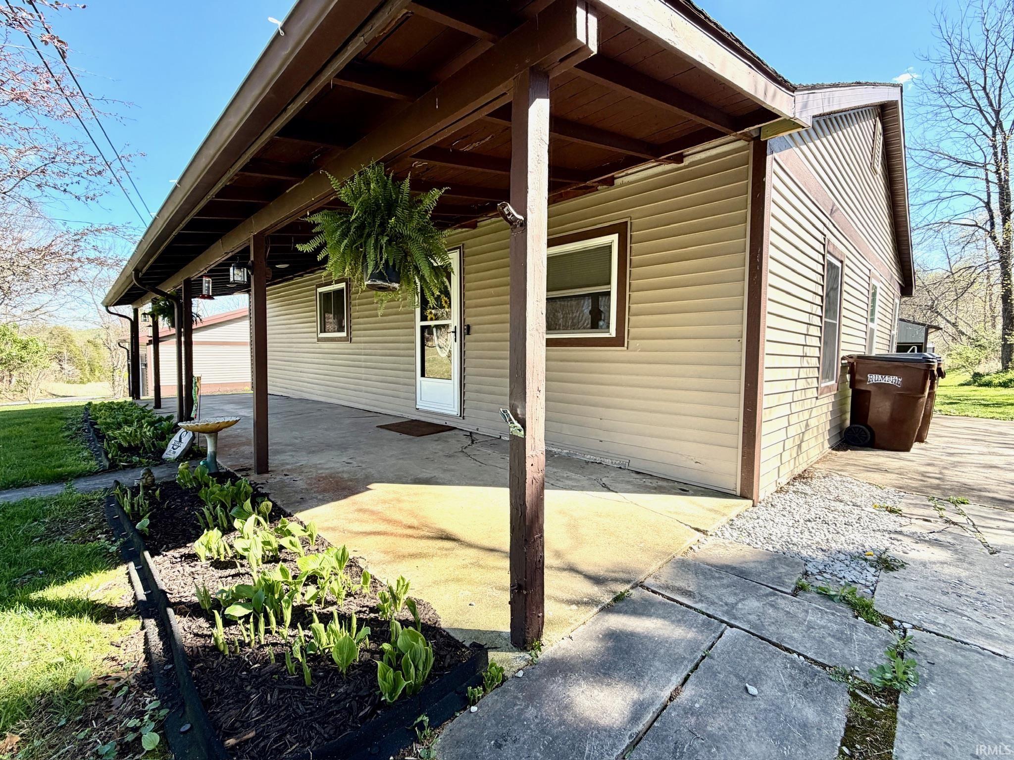 702 Pinhook Road Bedford, IN 47421 - Photo 4 of 36