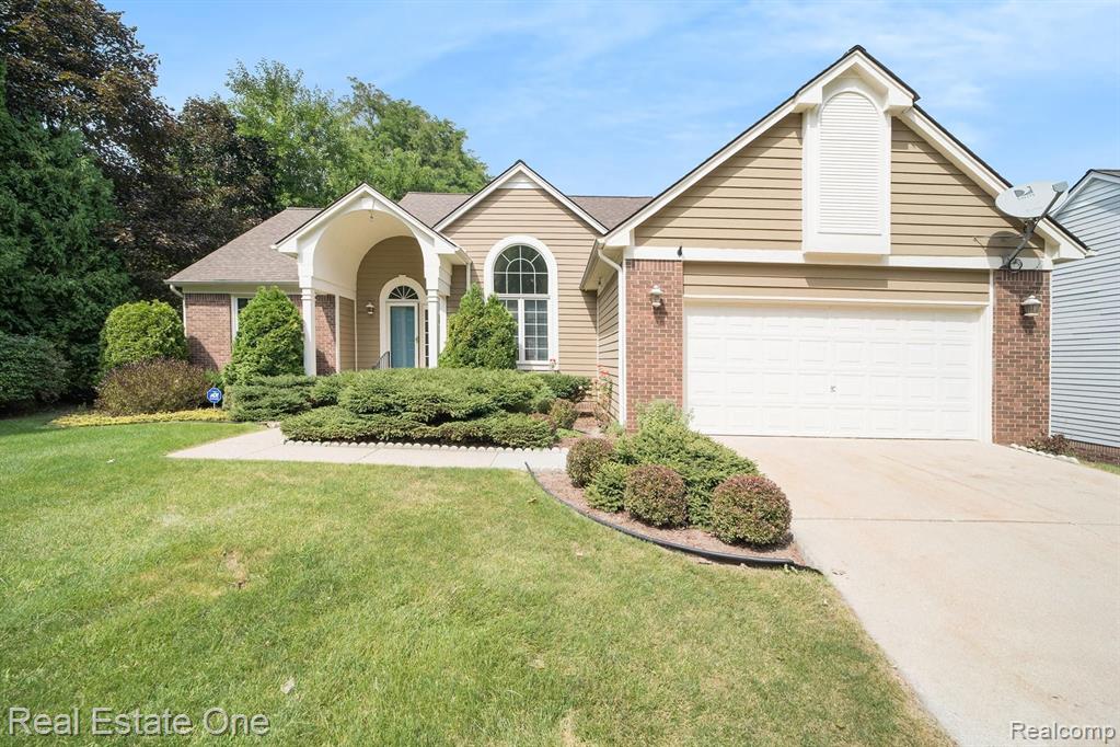 3380 Fairgrove Court Rochester Hills, MI 48309 - Photo 1 of 34