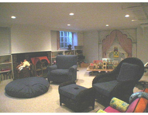 17 Fenwick Road Winchester, MA 01890 - Photo 7 of 11 Gallery Image 7