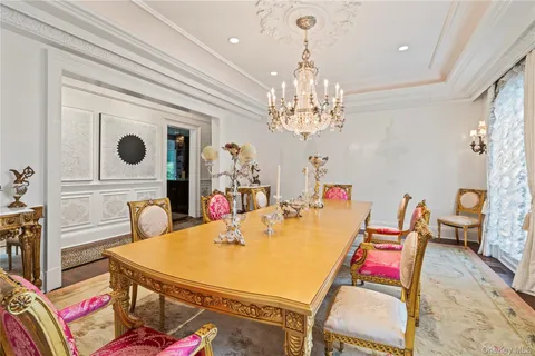 $5,300,000 | 8 Vista Lane, Glen Head, NY 11545