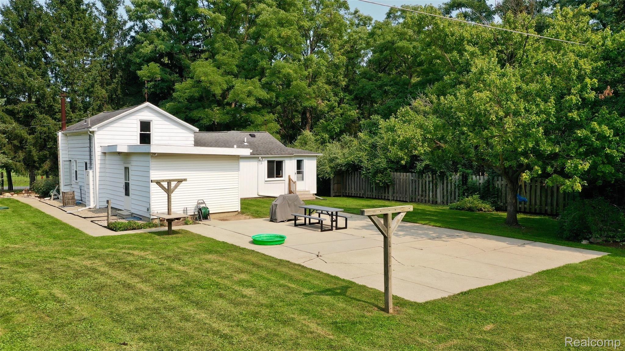 9810 Spicer Road Whitmore Lake, MI 48189 - Photo 30 of 53 IMG_0052.JPG