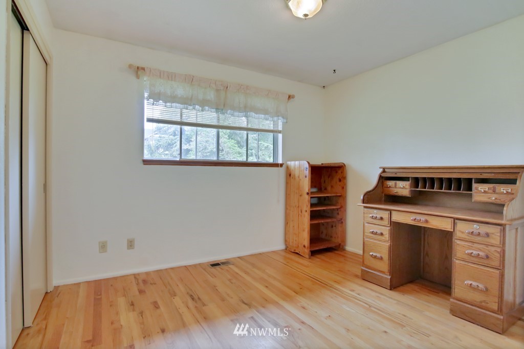 11208 Angeline Road East Bonney Lake, WA 98391 - Photo 14 of 25 Gallery Image 14