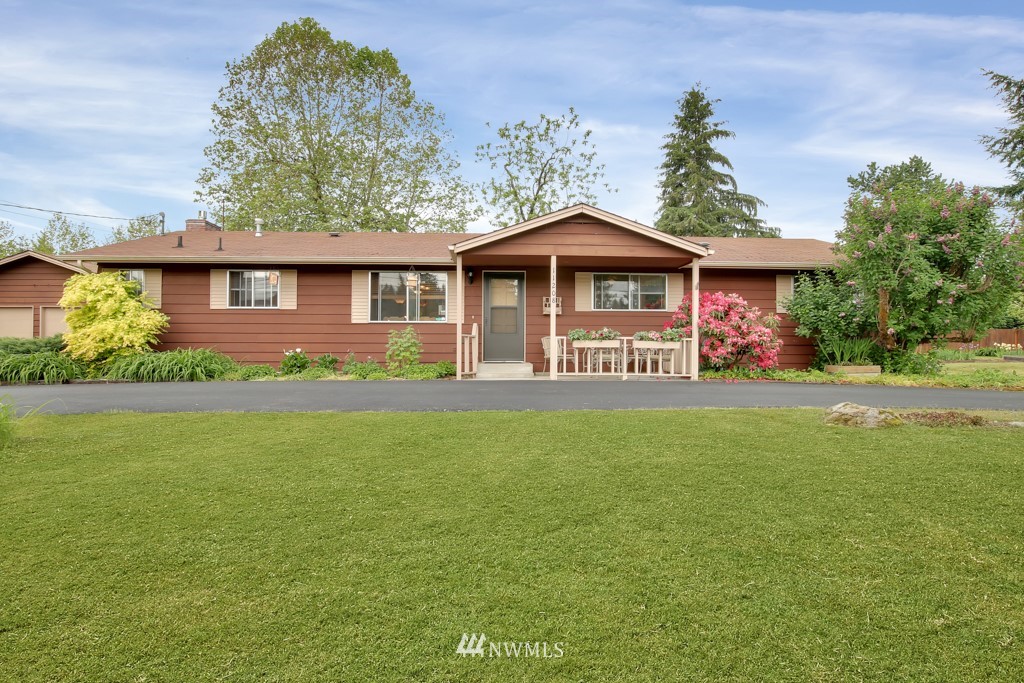 11208 Angeline Road East Bonney Lake, WA 98391 - Photo 3 of 25 Gallery Image 3