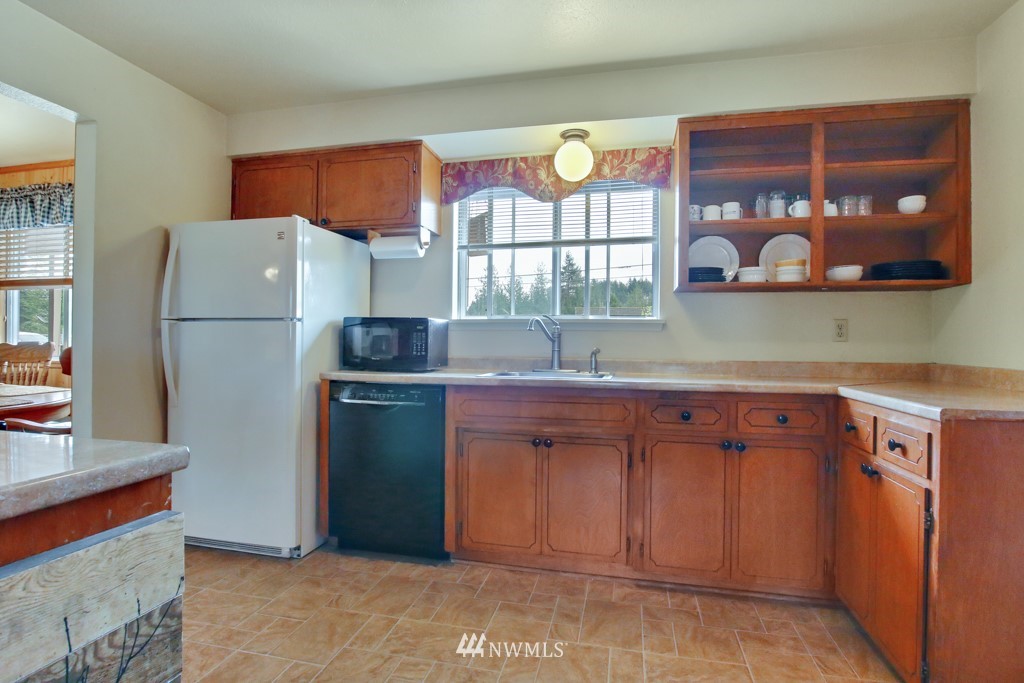 11208 Angeline Road East Bonney Lake, WA 98391 - Photo 6 of 25 Gallery Image 6